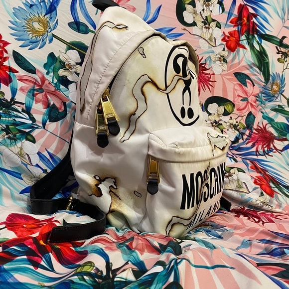 Moschino Fall/winter  display picture 3